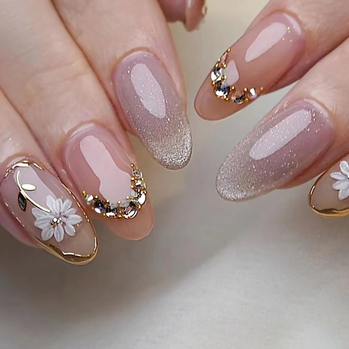 Press on Nails Oval Medium Length Daisy Cat Eye False Nails Artificial Acrylic Nails Glitter Diamond Design Spar Cat Eye Fake Nails Full Cover Glossy Reusable Coffin Nails Glue on Nails for Women