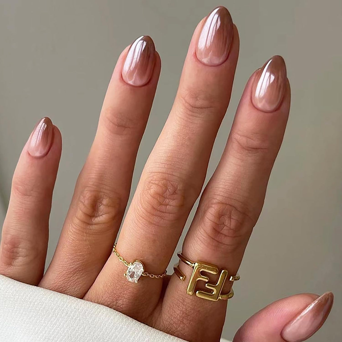 24 Pcs Almond Press on Nails Short Brown Gradient Fake Nails Full Cover Stick on Nails Glossy Artificial Nails for Women Girl Nail Design Decoration